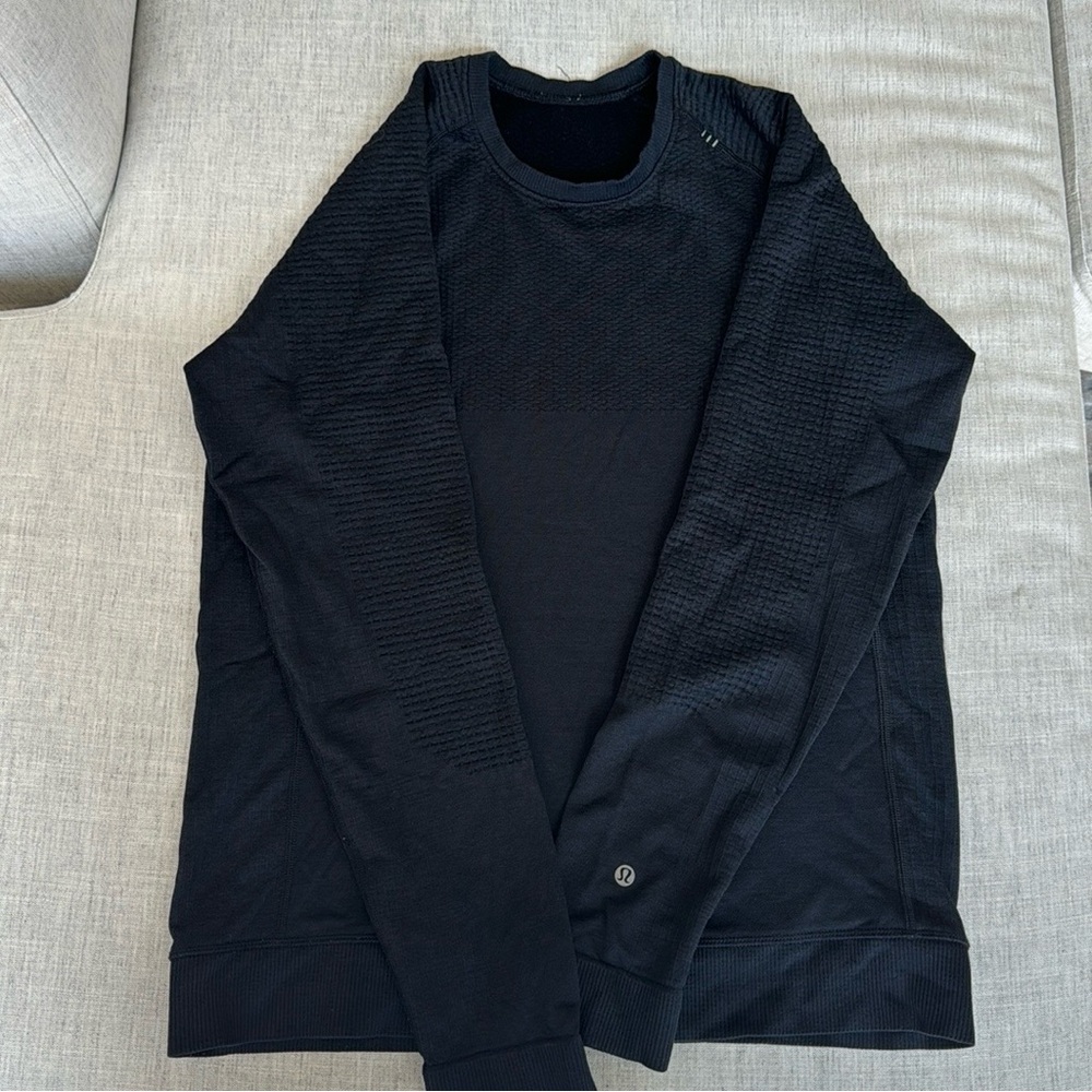 Men’s Lululemon sweatshirt